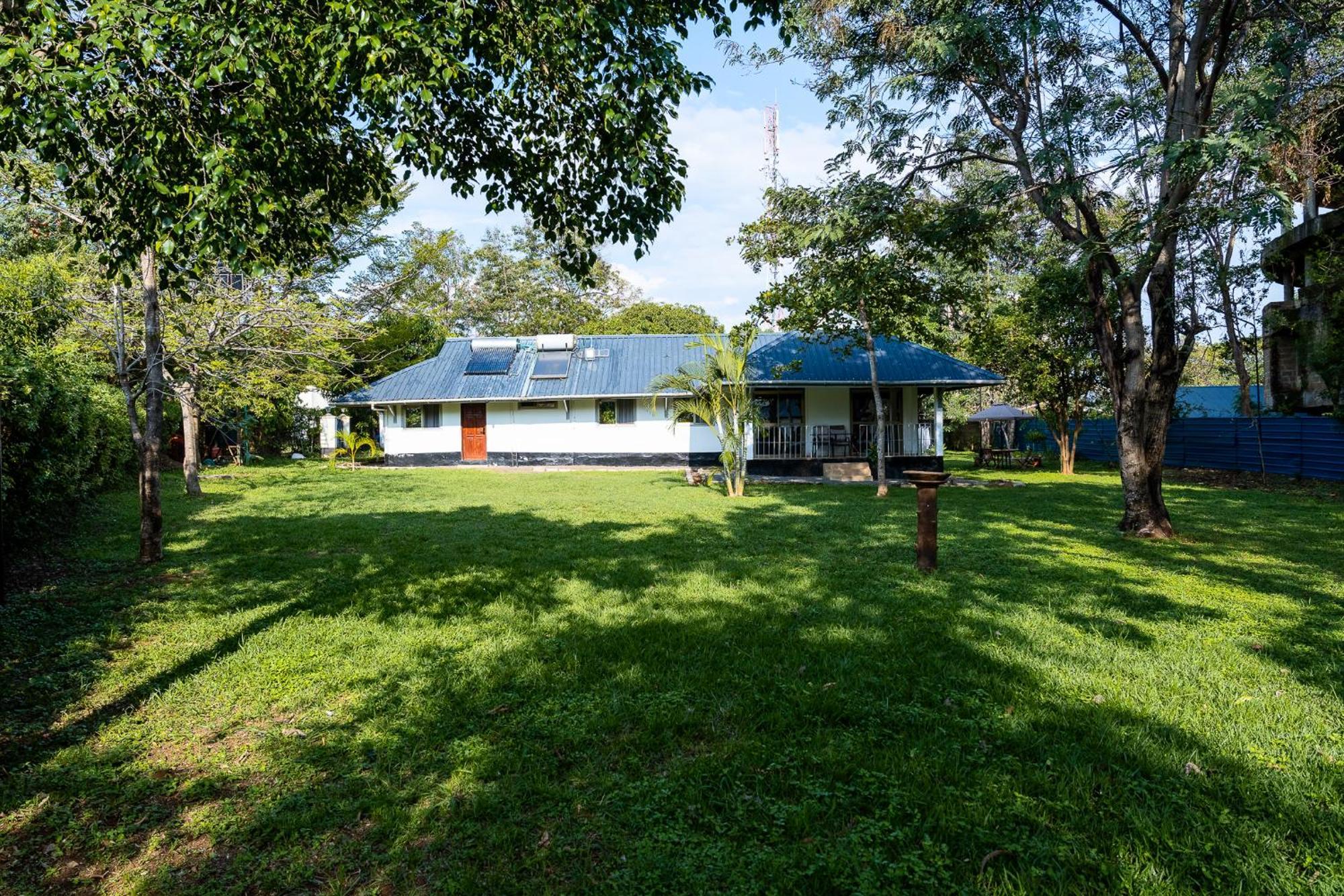Harry'S Kisumu Oasisアパートホテル エクステリア 写真