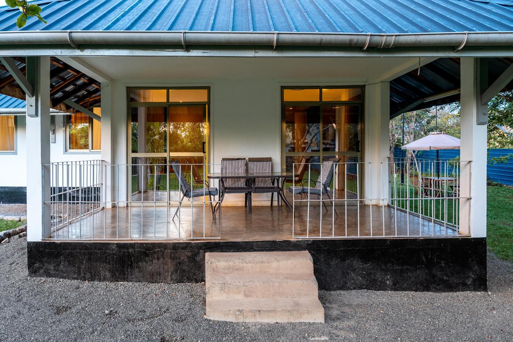 Harry'S Kisumu Oasisアパートホテル エクステリア 写真