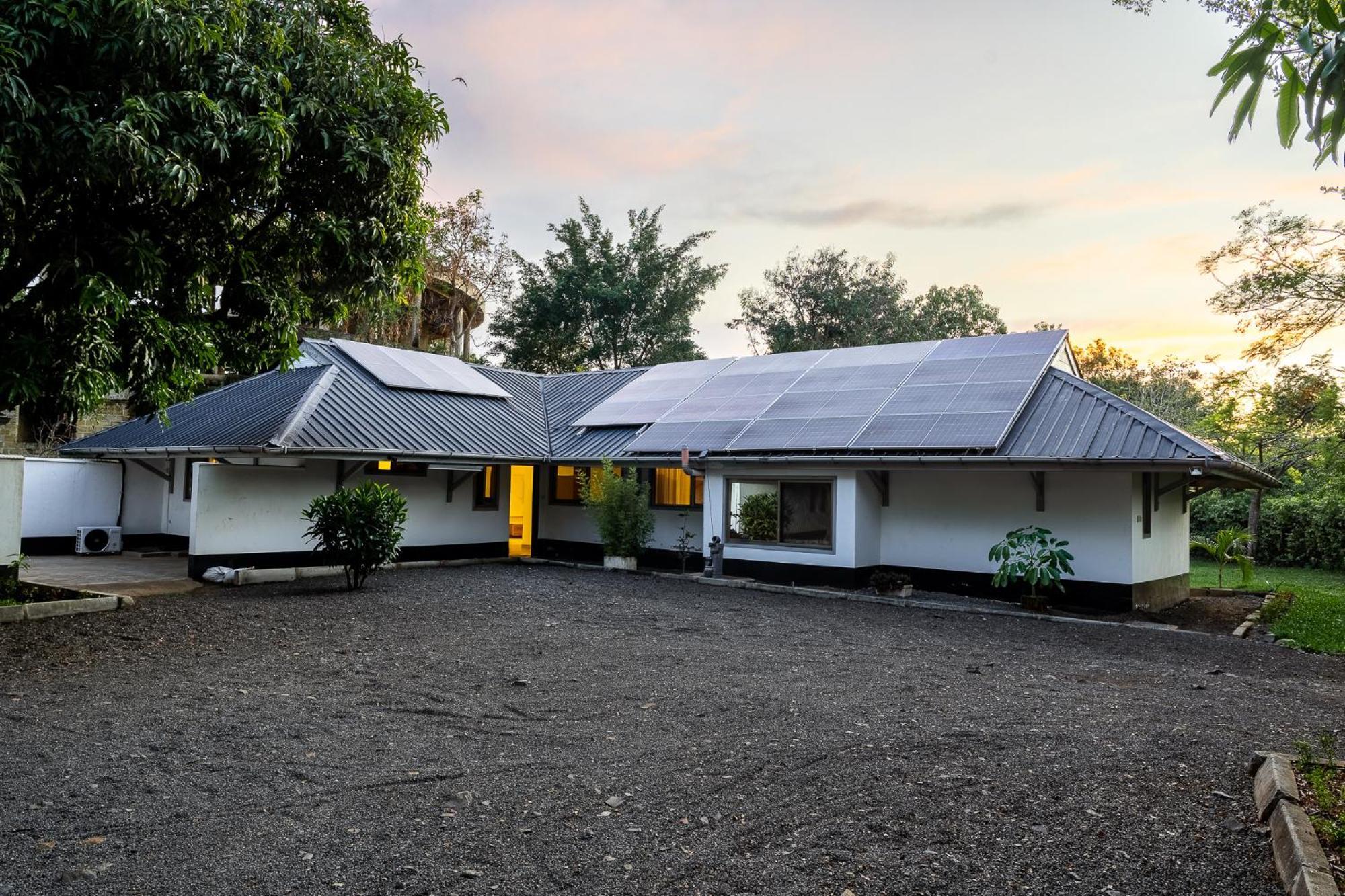 Harry'S Kisumu Oasisアパートホテル エクステリア 写真