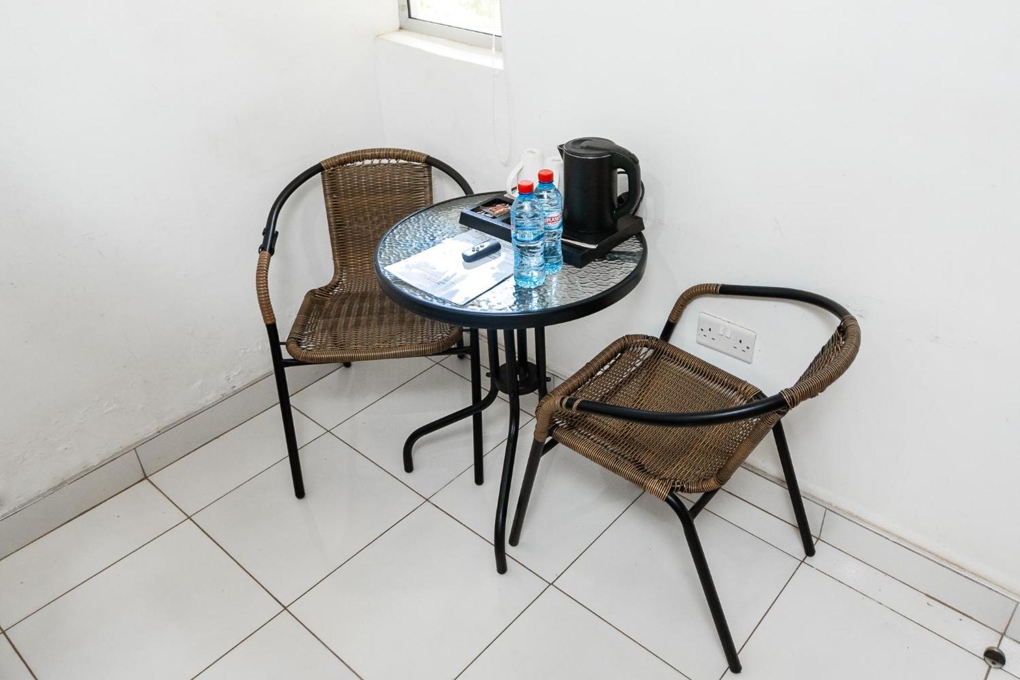 Harry'S Kisumu Oasisアパートホテル エクステリア 写真
